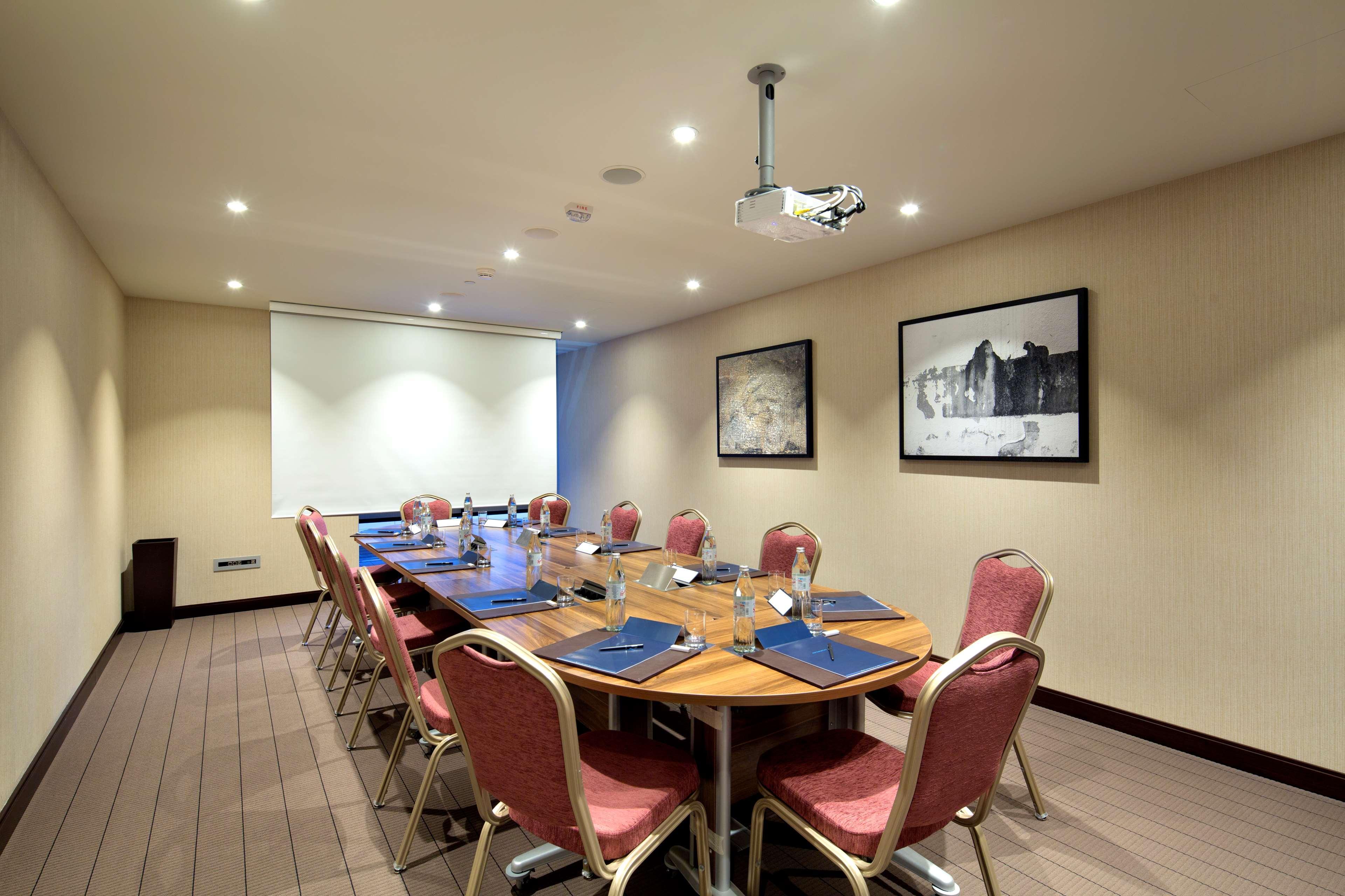 Hilton Batumi Hotel Exterior foto A meeting room at the hotel